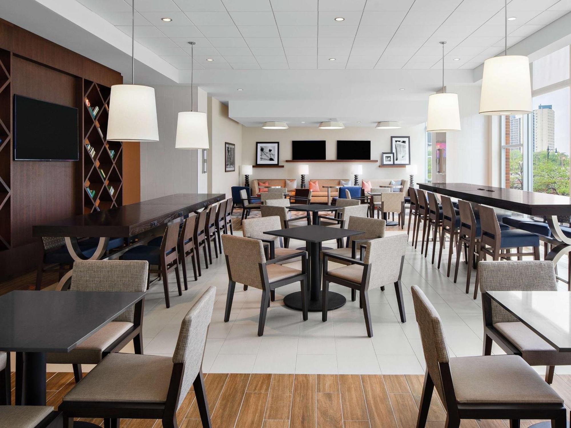 Hampton Inn Chicago Mccormick Place Buitenkant foto